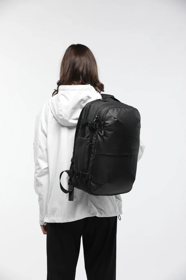 Discoverer 60L Vacuum-Seal Travel Backpack